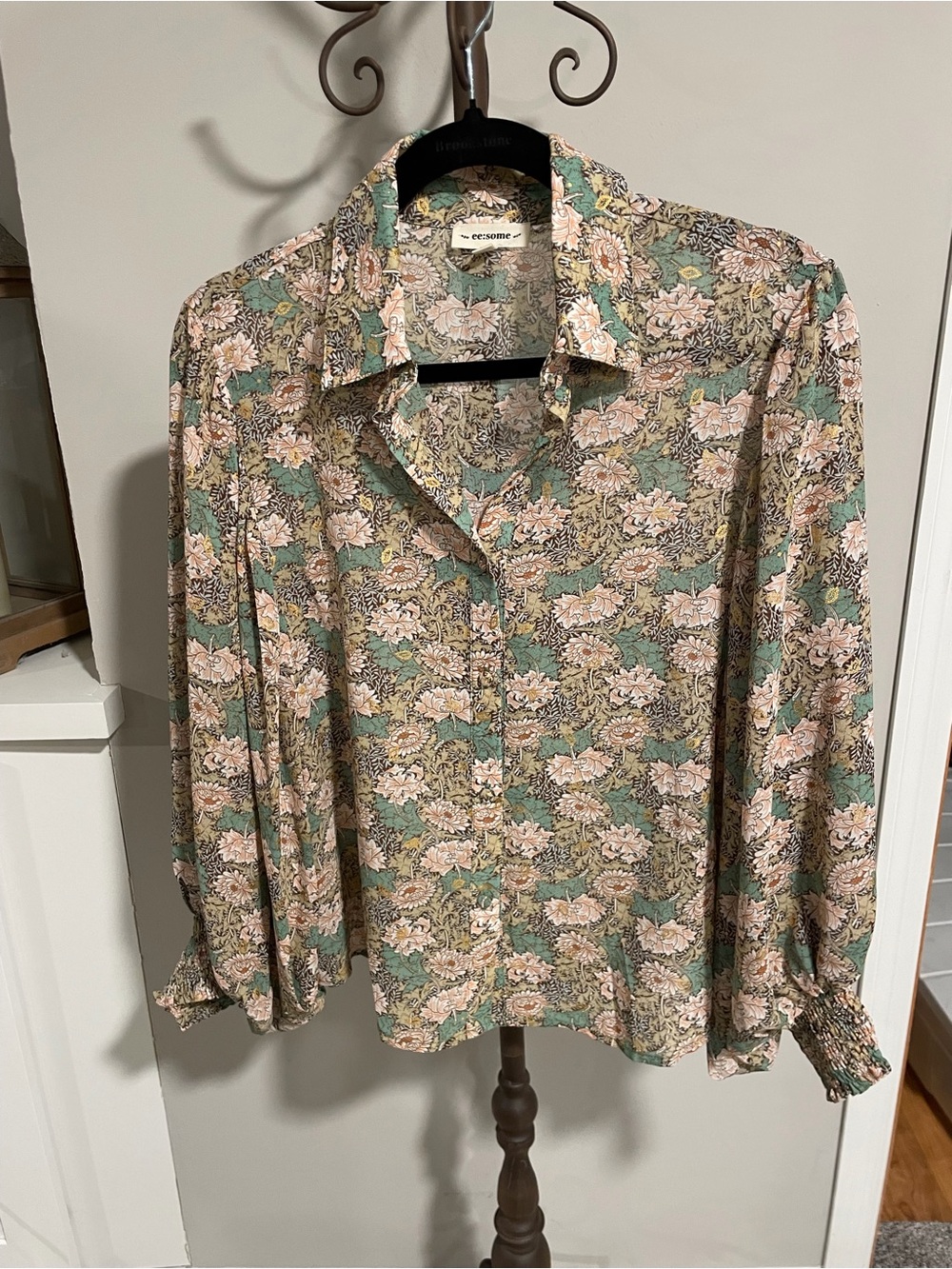 eesome Floral Button-Up Blouse - Green & Pink
